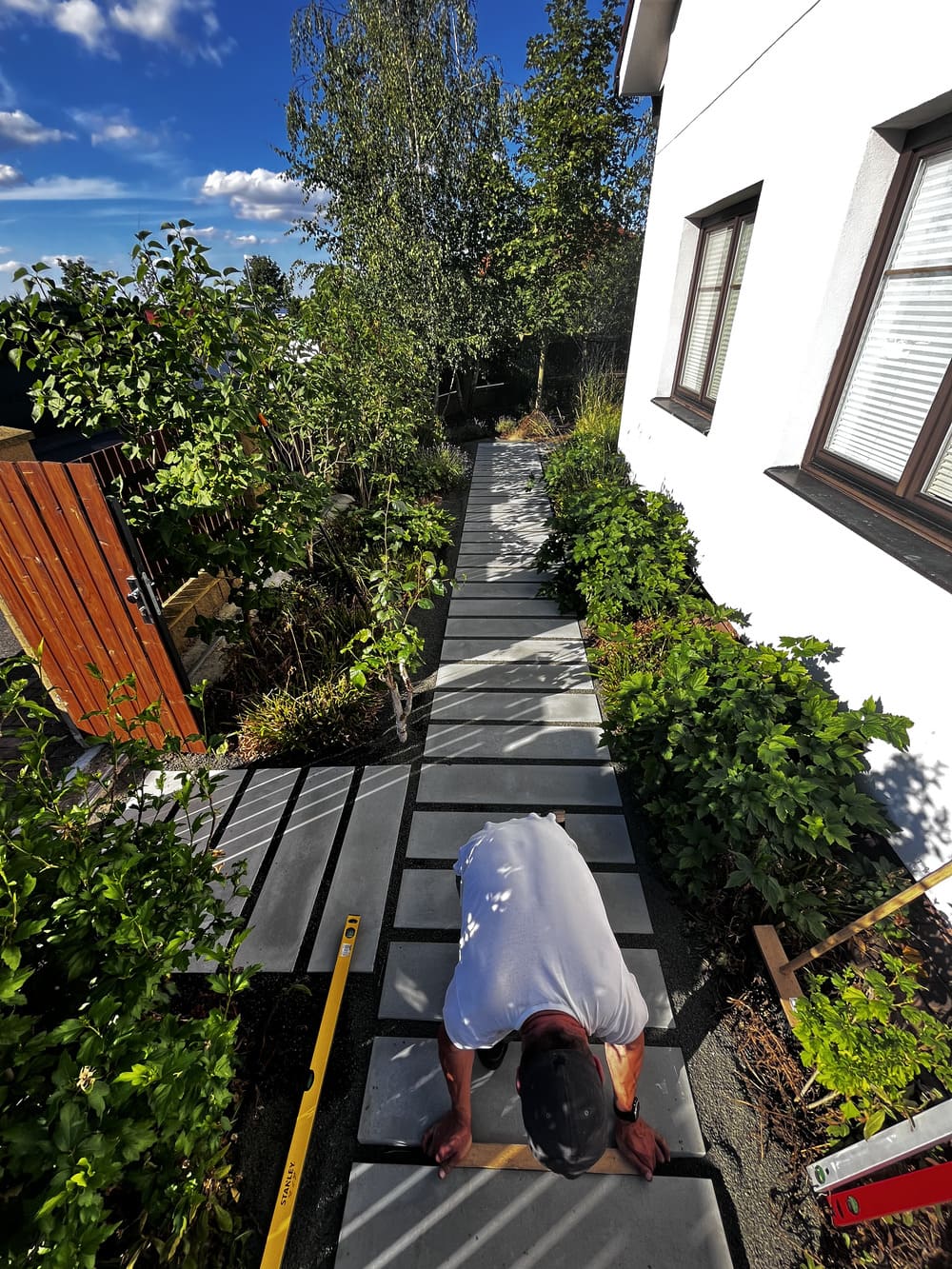 betonovy-chodnik-realizace-02